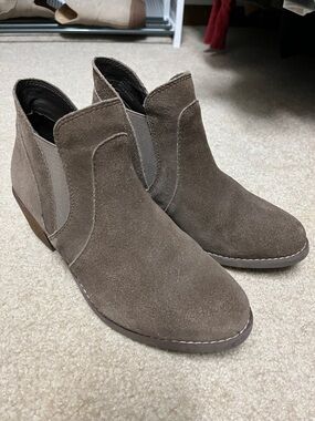 Women's Suede Chelsea Booties - Taupe Ankle Boots